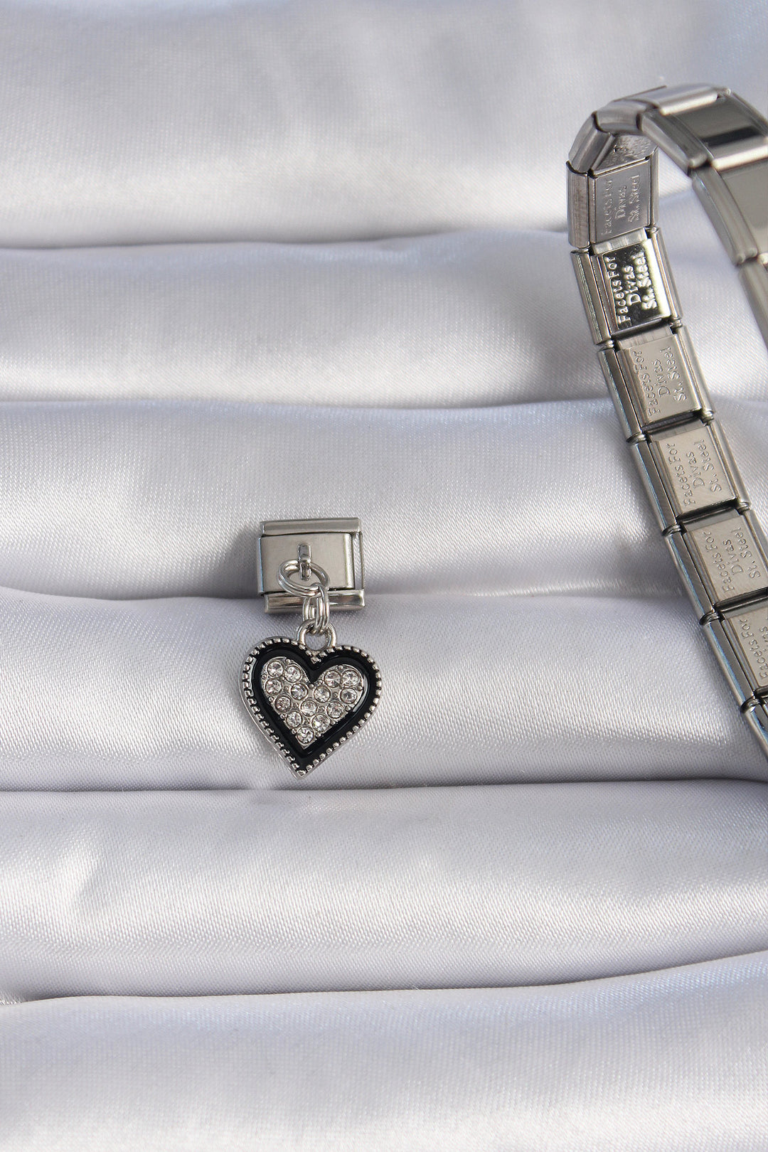 EBJ 316L Stainless Steel Silver Color Dangling Black Heart Figure Nomination Charm with Zircon Stone - Fontana