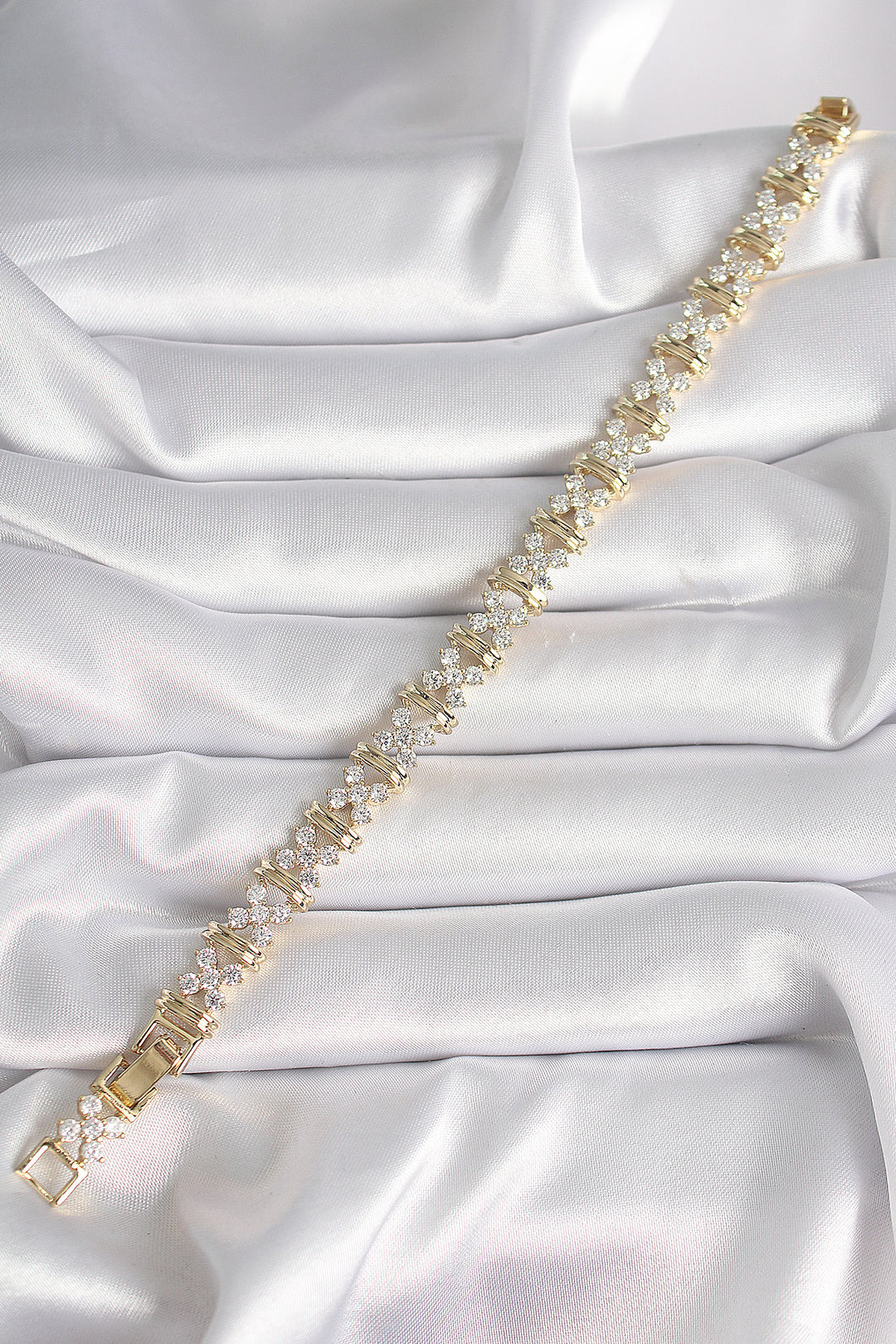 EBJ Xuping VIP Exclusive Series Bracelet with Rice Gold Color Zircon Stone Flower Design - Watsonville