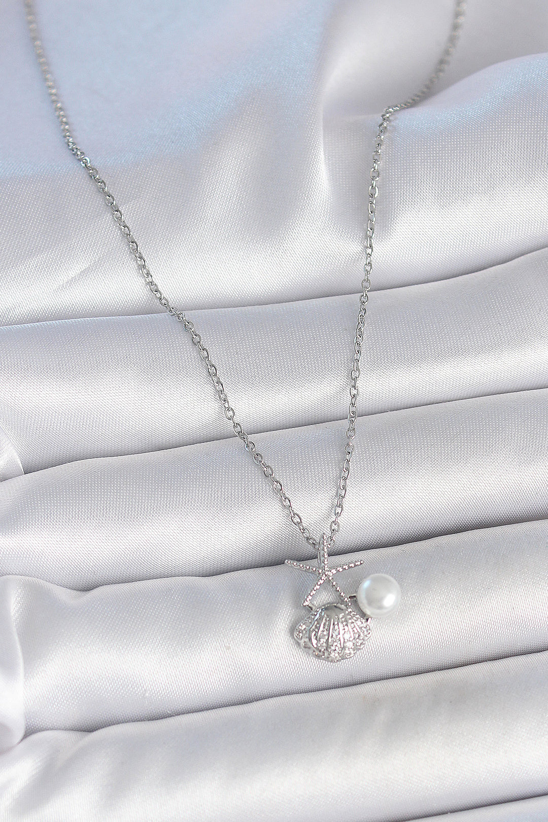 EBJ 316L Stainless Steel Silver Color Chain with Zircon Stone Sea Shell Model Pearl Detail Women's Necklace - Tecate
