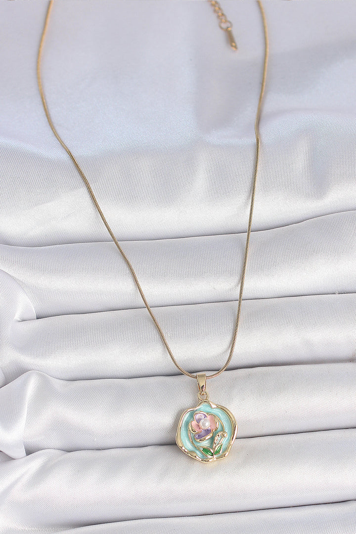 EBJ 316L Steel Gold Color Chain Turquoise Pink Purple Flower Embroidered Pearl Detail Portrait Model Women's Necklace - Comitán