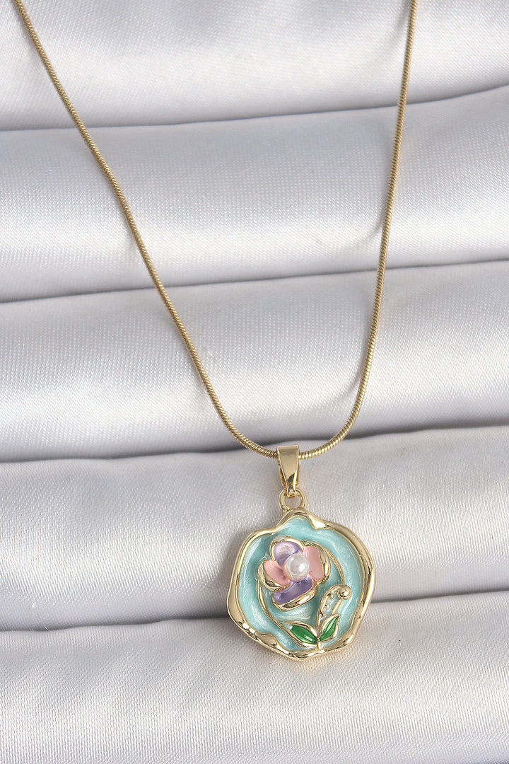 EBJ 316L Steel Gold Color Chain Turquoise Pink Purple Flower Embroidered Pearl Detail Portrait Model Women's Necklace - Comitán