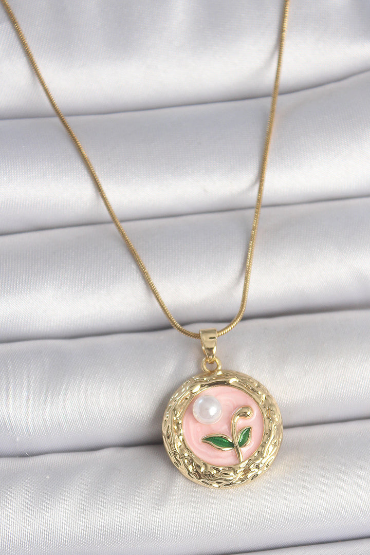EBJ 316L Steel Gold Color Chain Pink Flower Embroidered Pearl Detail Portrait Model Women's Necklace - Ávila