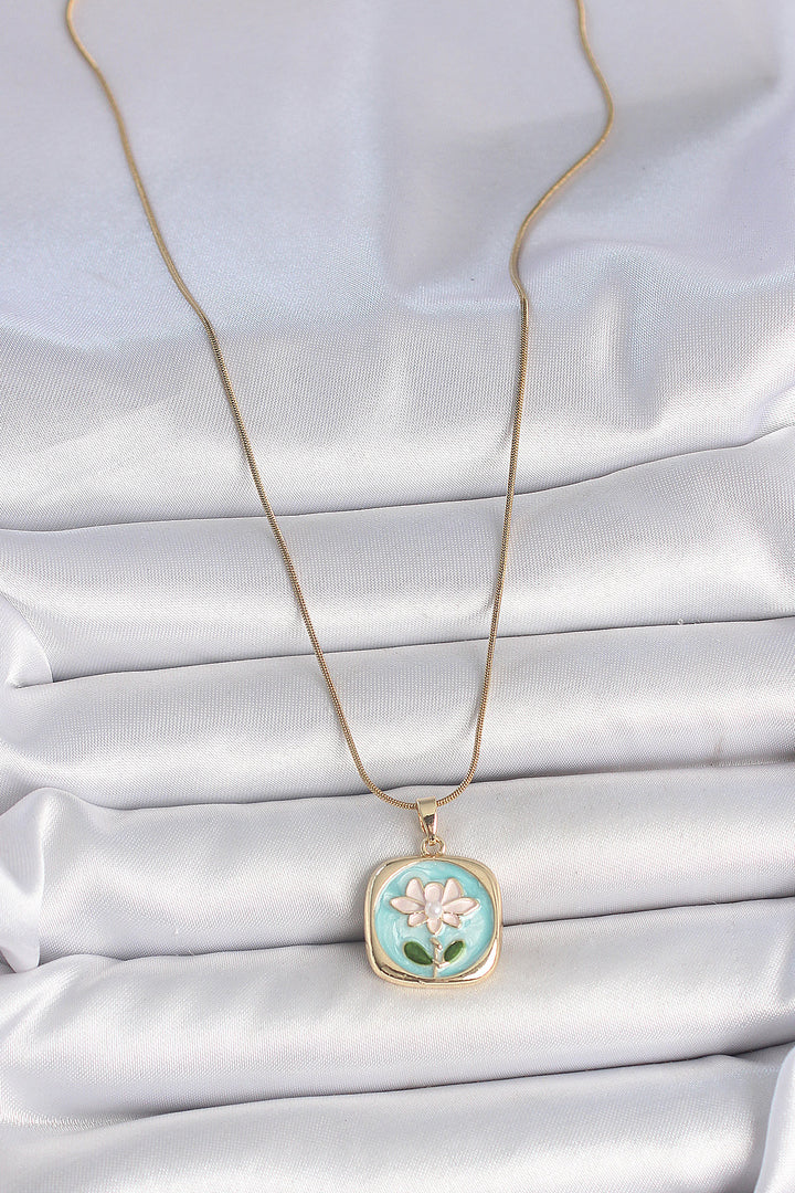 EBJ 316L Steel Gold Color Chain Blue Daisy Embroidered Pearl Detail Portrait Model Women's Necklace - Zapotlanejo