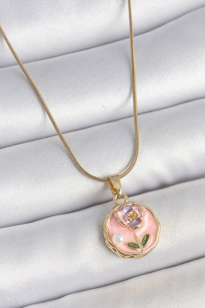 EBJ 316L Steel Gold Color Chain Pink Minimal Flower Embroidered Pearl Detail Portrait Model Women's Necklace - Acharnés