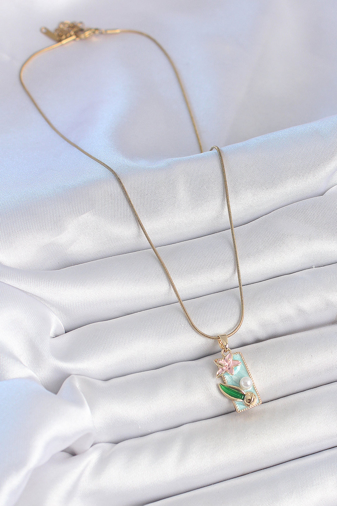 EBJ 316L Steel Gold Color Chain Blue Enamel Pink Flower Embroidered Pearl Detail Rectangular Portrait Model Women's Necklace - Alkmaar