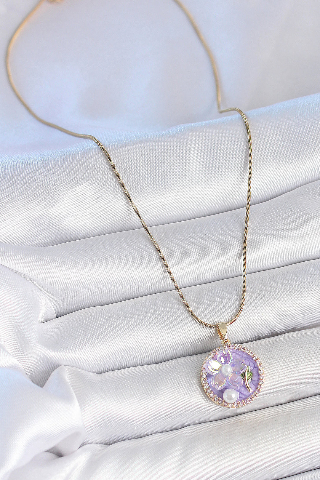 EBJ 316L Steel Gold Color Chain with Zircon Stone Purple Enamel Flower Embroidered Pearl Detail Portrait Model Women's Necklace - Rosenheim