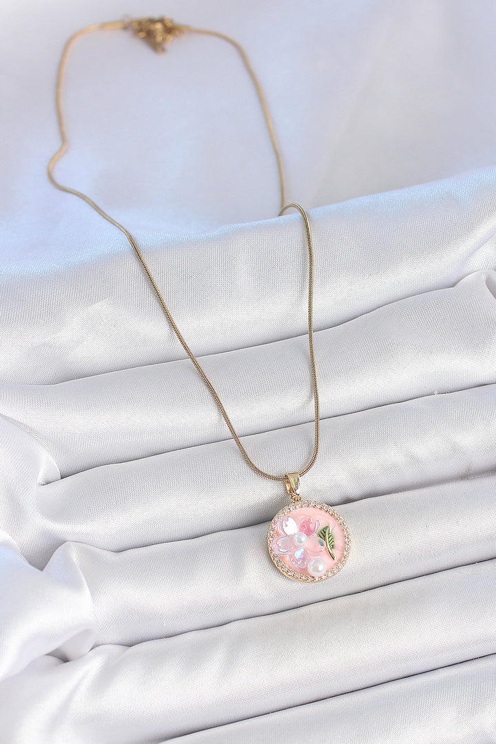 EBJ 316L Steel Gold Color Chain with Zircon Stone Pink Enamel Flower Embroidered Pearl Detail Portrait Model Women's Necklace - Álimos
