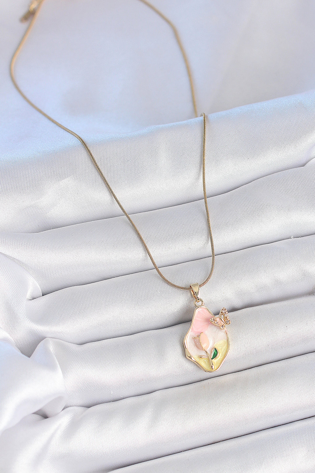 EBJ 316L Steel Gold Color Chain Drop Mixed Color Flower Embroidered Butterfly Detail Portrait Model Women's Necklace - Hamilton