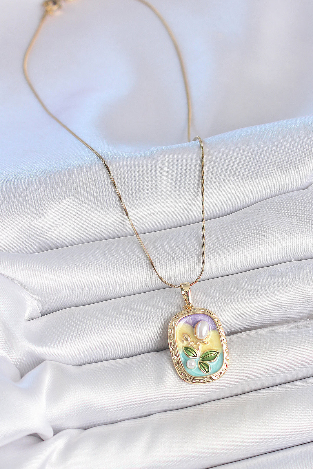 EBJ 316L Steel Gold Color Chain Pearl Flower Embroidered Portrait Model Women's Necklace - Apan