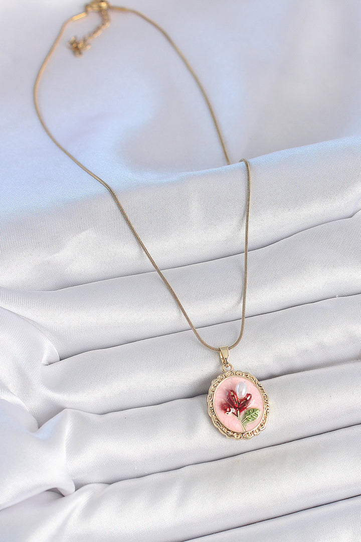 EBJ 316L Steel Gold Color Chain Pink Enamel Pearl Flower Embroidered Portrait Model Women's Necklace - Lac-Brome
