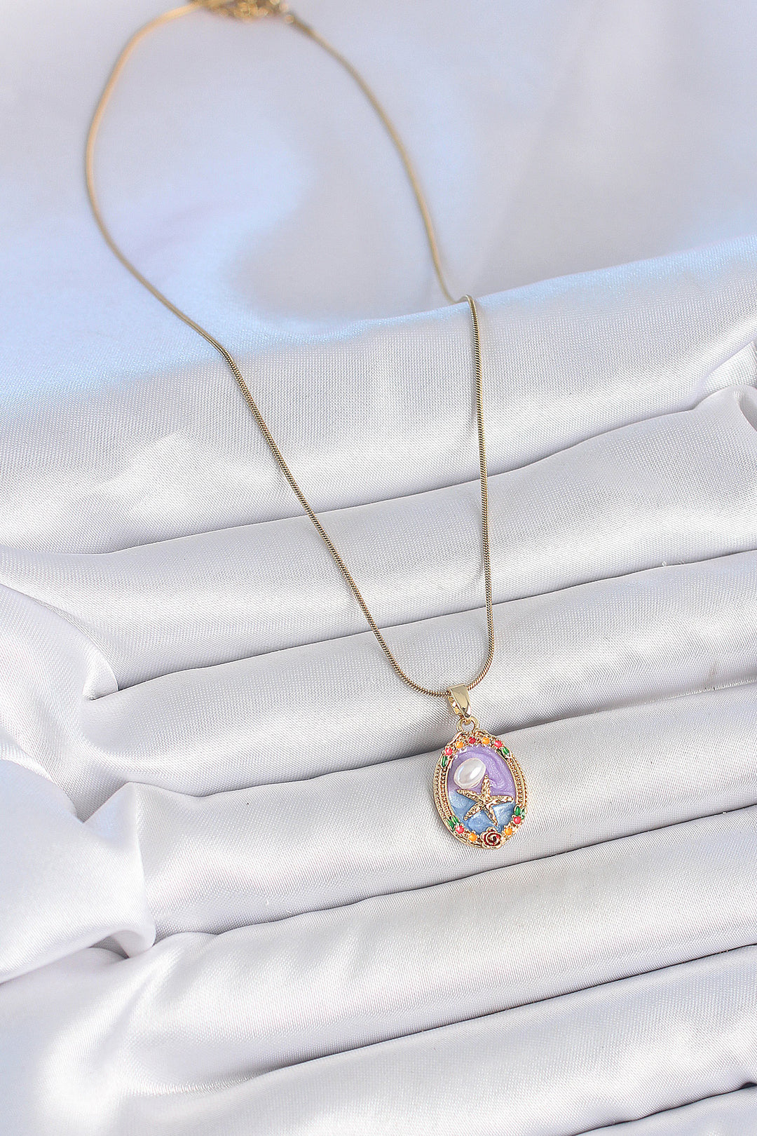 EBJ 316L Steel Gold Color Chain Mixed Color Starfish Embroidered Colorful Flower Detail Portrait Model Women's Necklace - Noisy-le-Sec