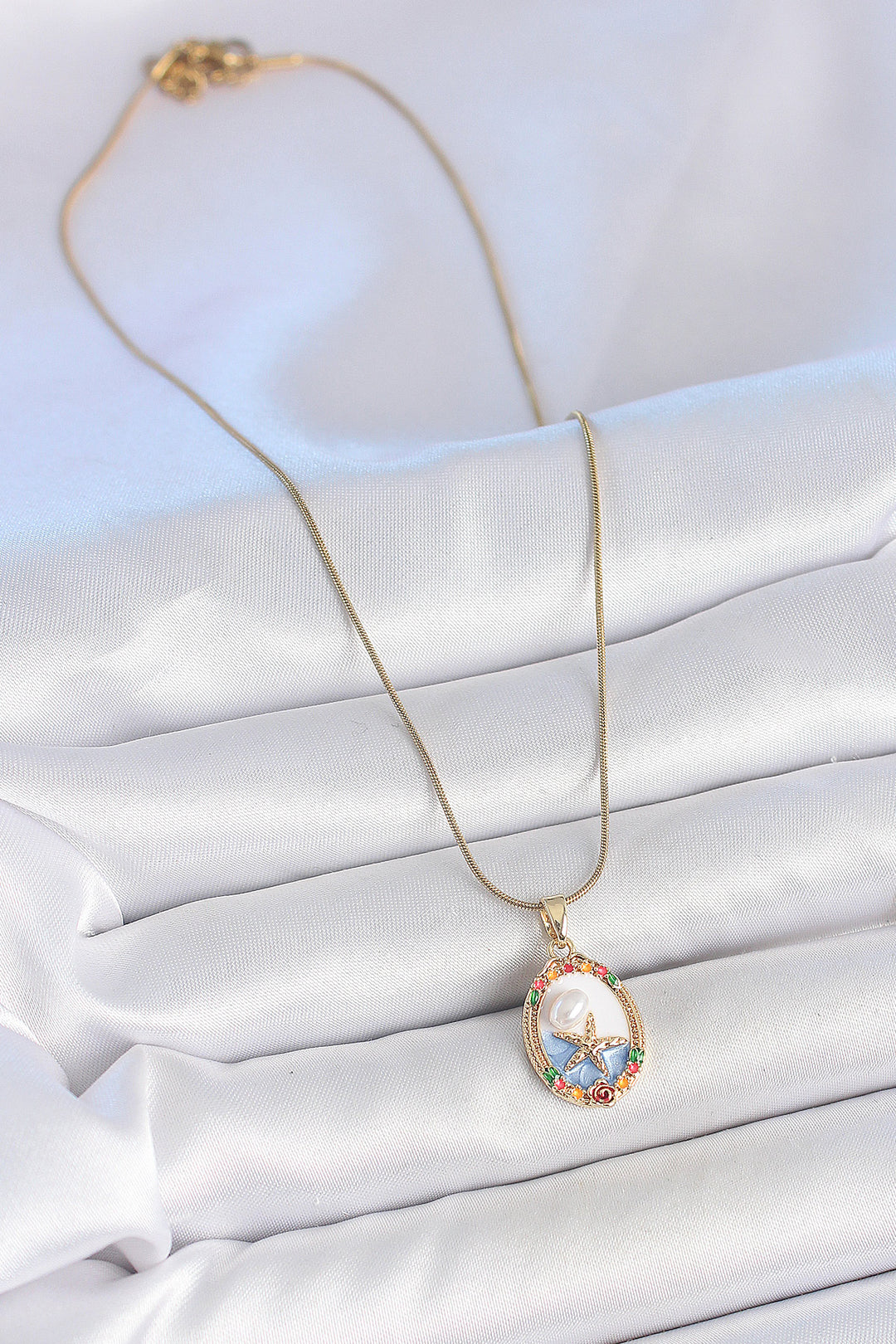 EBJ 316L Steel Gold Color Chain Mixed Color Starfish Embroidered Pearl Detail Portrait Model Women's Necklace - Hialeah