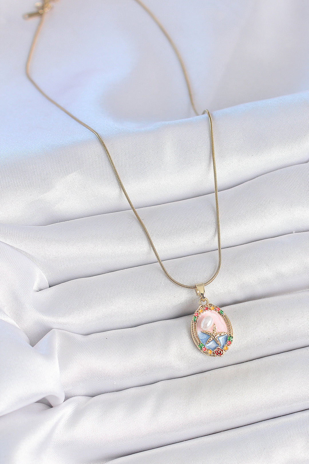EBJ 316L Steel Gold Color Chain Mixed Color Starfish Embroidered Pearl Detail Portrait Model Women's Necklace - Pico Rivera