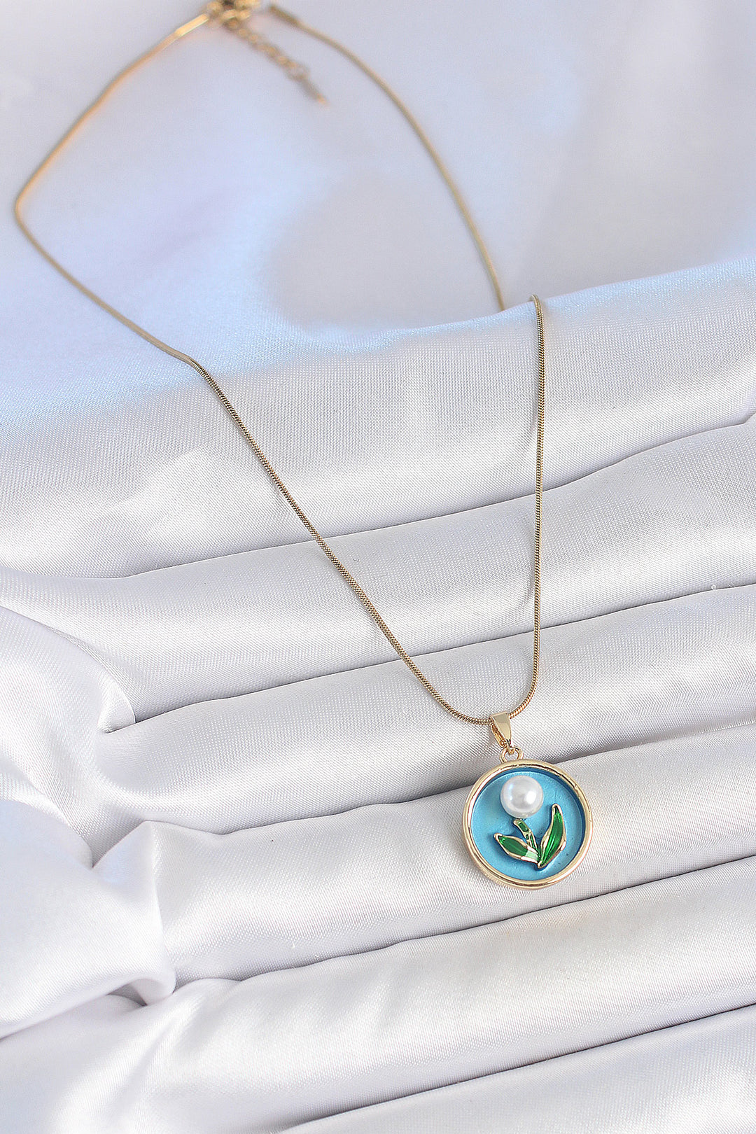 EBJ 316L Steel Gold Color Chain Blue Enamel Pearl Flower Embroidered Portrait Model Women's Necklace - Ocotlán