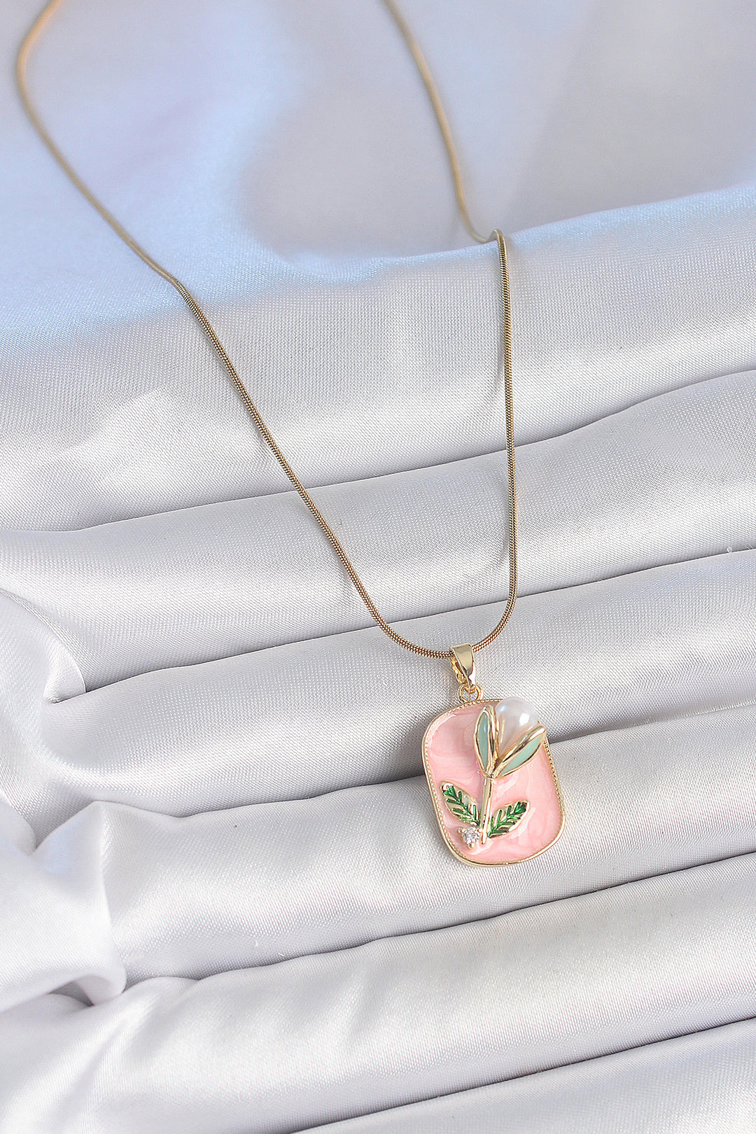 EBJ 316L Steel Gold Color Chain Pink Enamel Pearl Flower Embroidered Portrait Model Women's Necklace - Rio Tinto