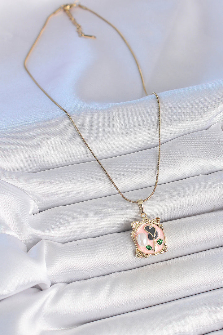 EBJ 316L Steel Gold Color Chain Pink Enamel Flower Embroidered Pearl Detail Portrait Model Women's Necklace - Reutlingen