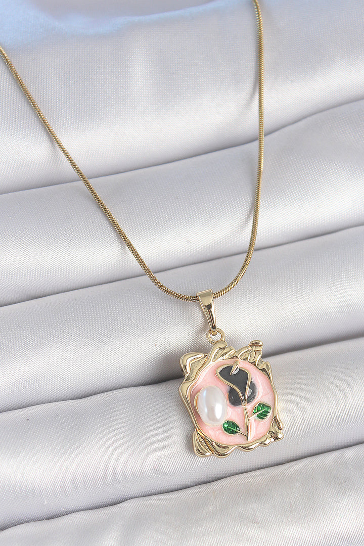 EBJ 316L Steel Gold Color Chain Pink Enamel Flower Embroidered Pearl Detail Portrait Model Women's Necklace - Reutlingen