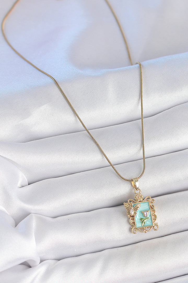 EBJ 316L Steel Gold Color Chain Blue Enamel Flower Embroidered Zircon Stone Butterfly Detail Portrait Model Women's Necklace - Brühl