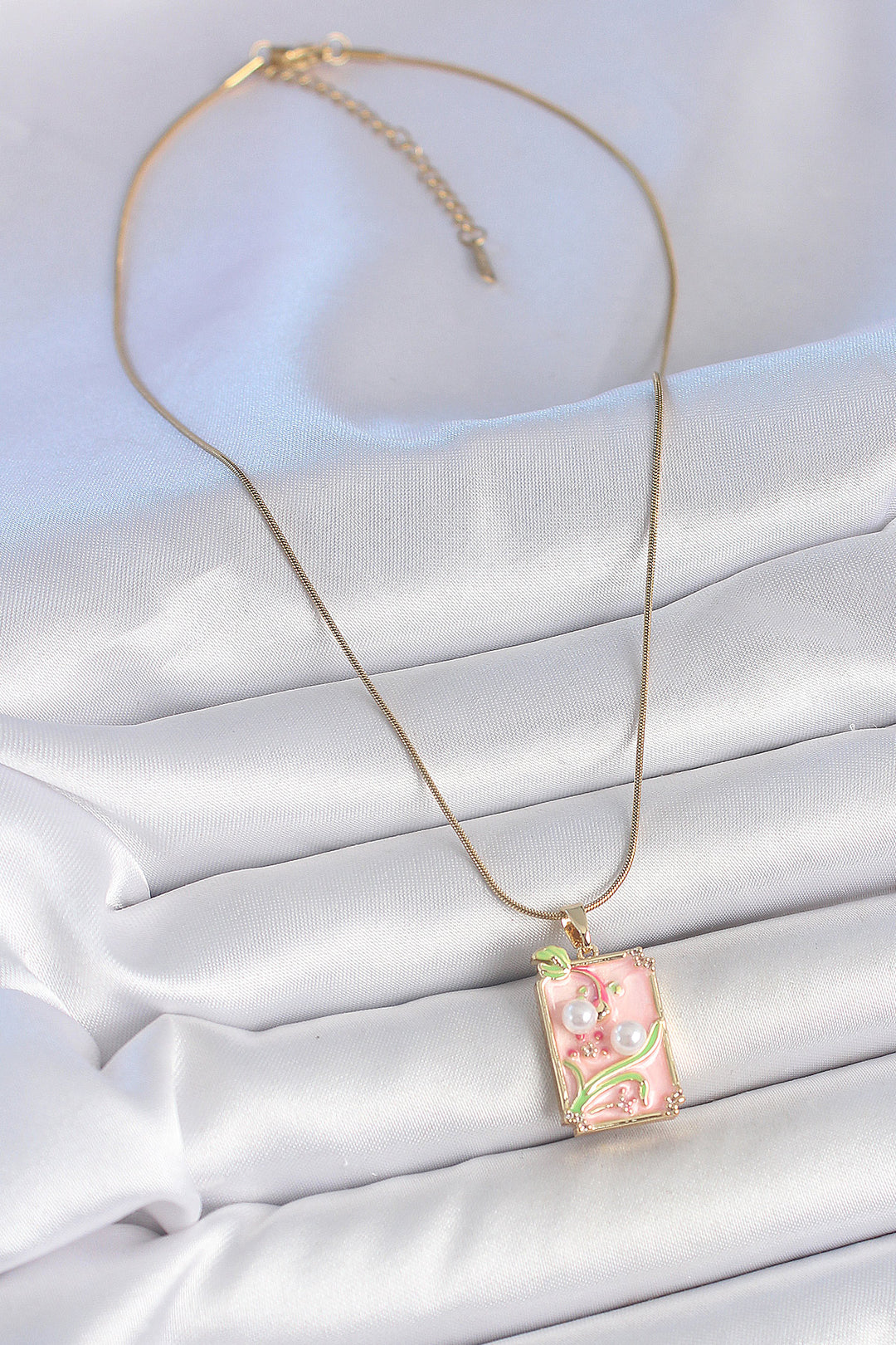 EBJ 316L Steel Gold Color Chain Pink Enamel Inlaid Flower Embroidered Portrait Model Women's Necklace - Marcq-en-Baroeul