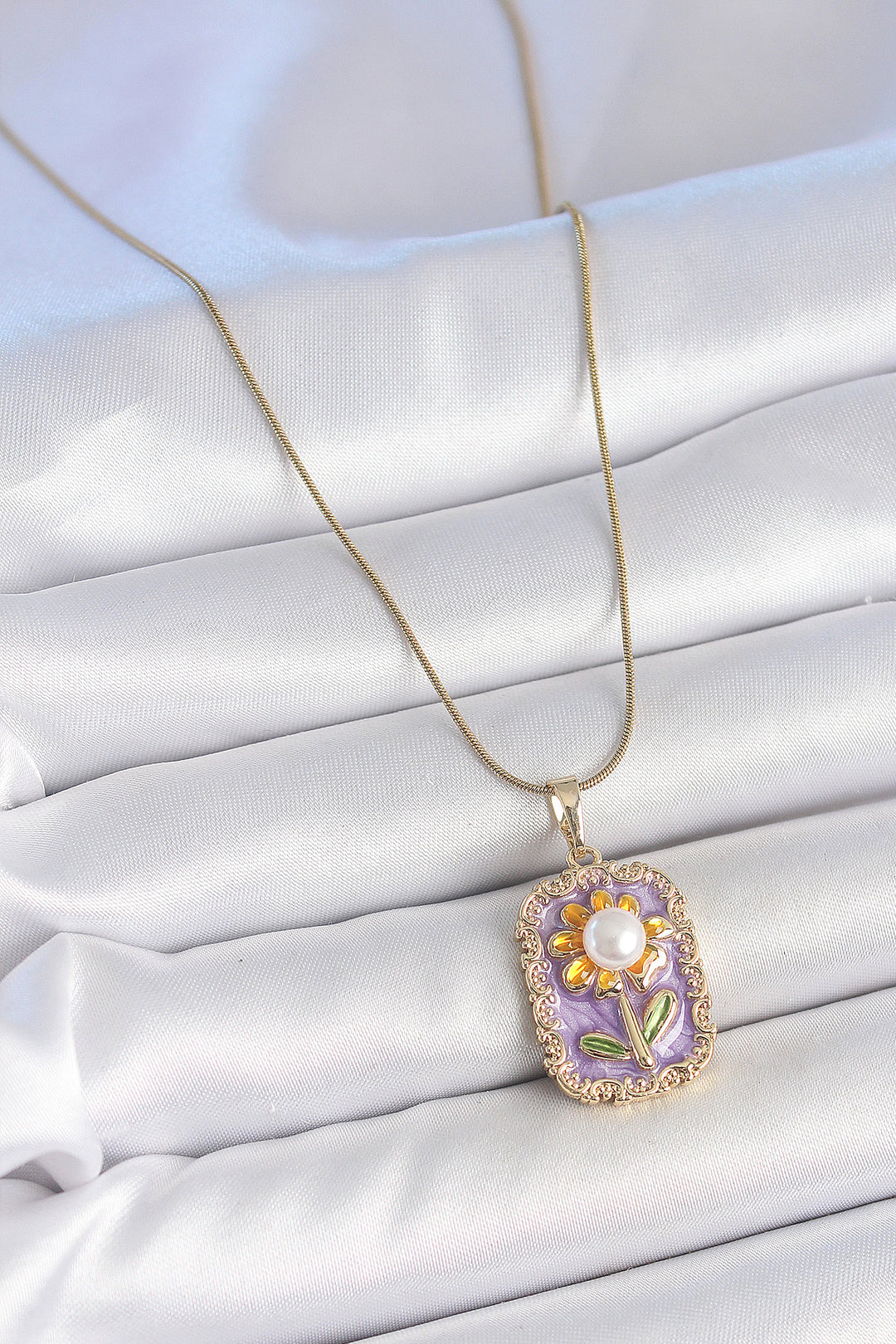 EBJ 316L Steel Gold Color Chain Purple Beaded Daisy Embroidered Portrait Model Women's Necklace - Deurne