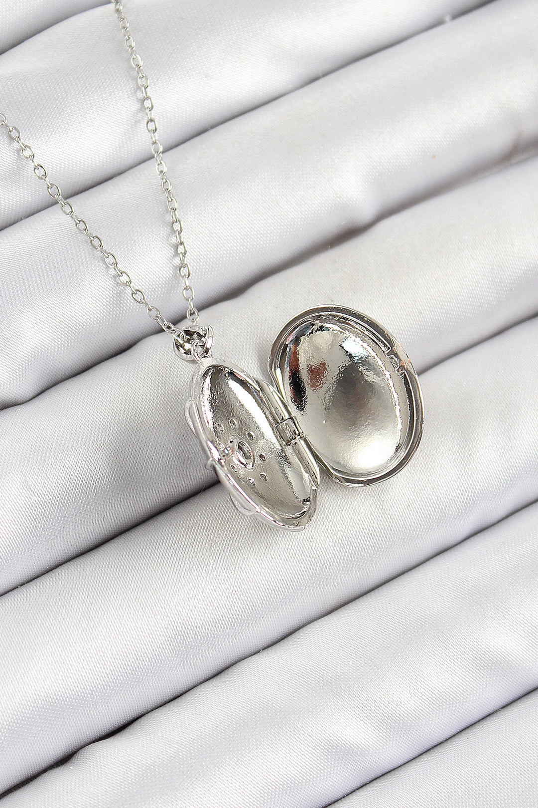 EBJ 316L Stainless Steel Chain Openable Medallion Model Necklace with Zircon Stone Silver Color Women's Necklace - Titusville