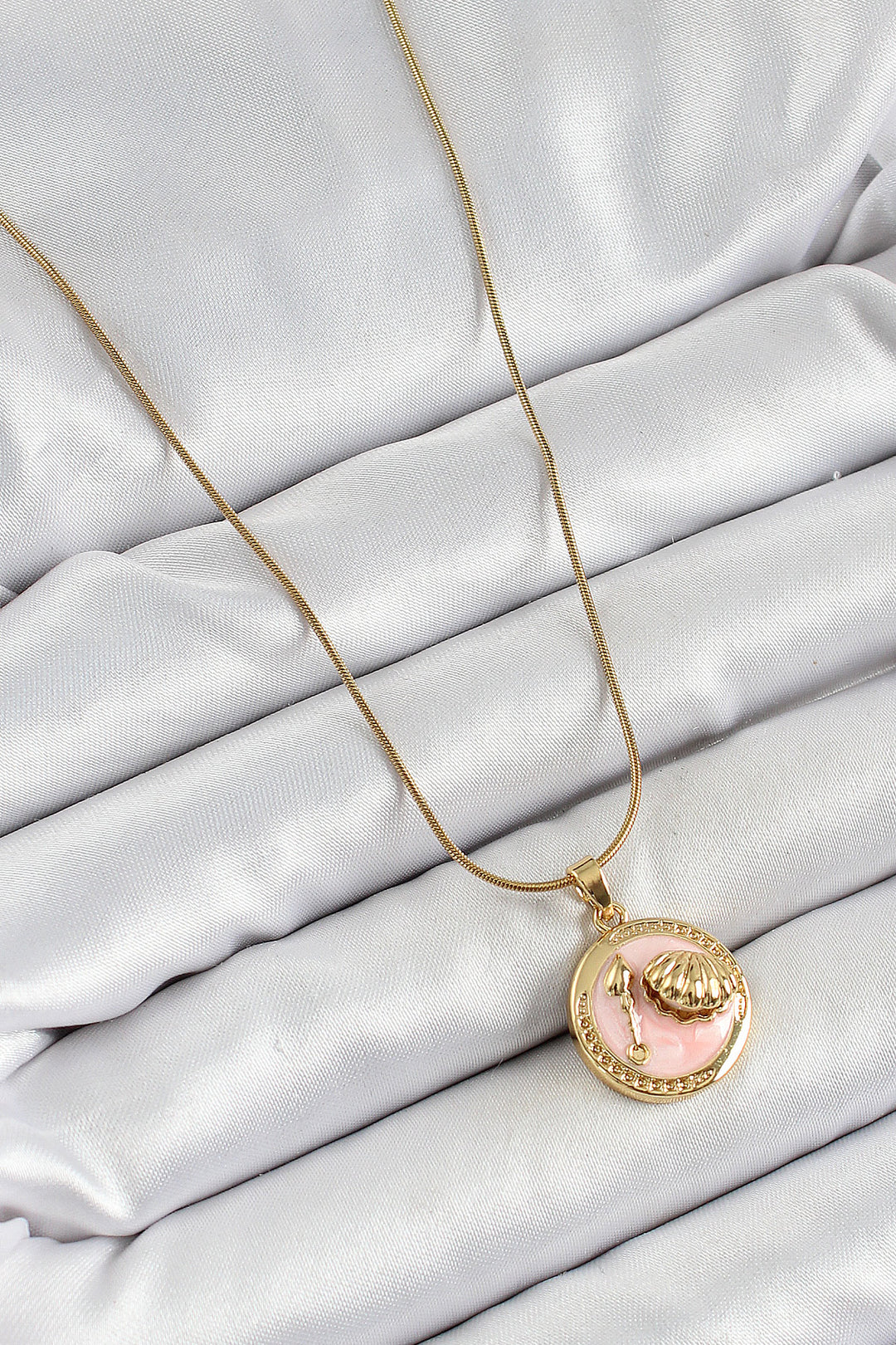EBJ 316L Steel Chain Pink Enamel Artistic Portrait Oyster Model Gold Color Women's Necklace - Beloeil