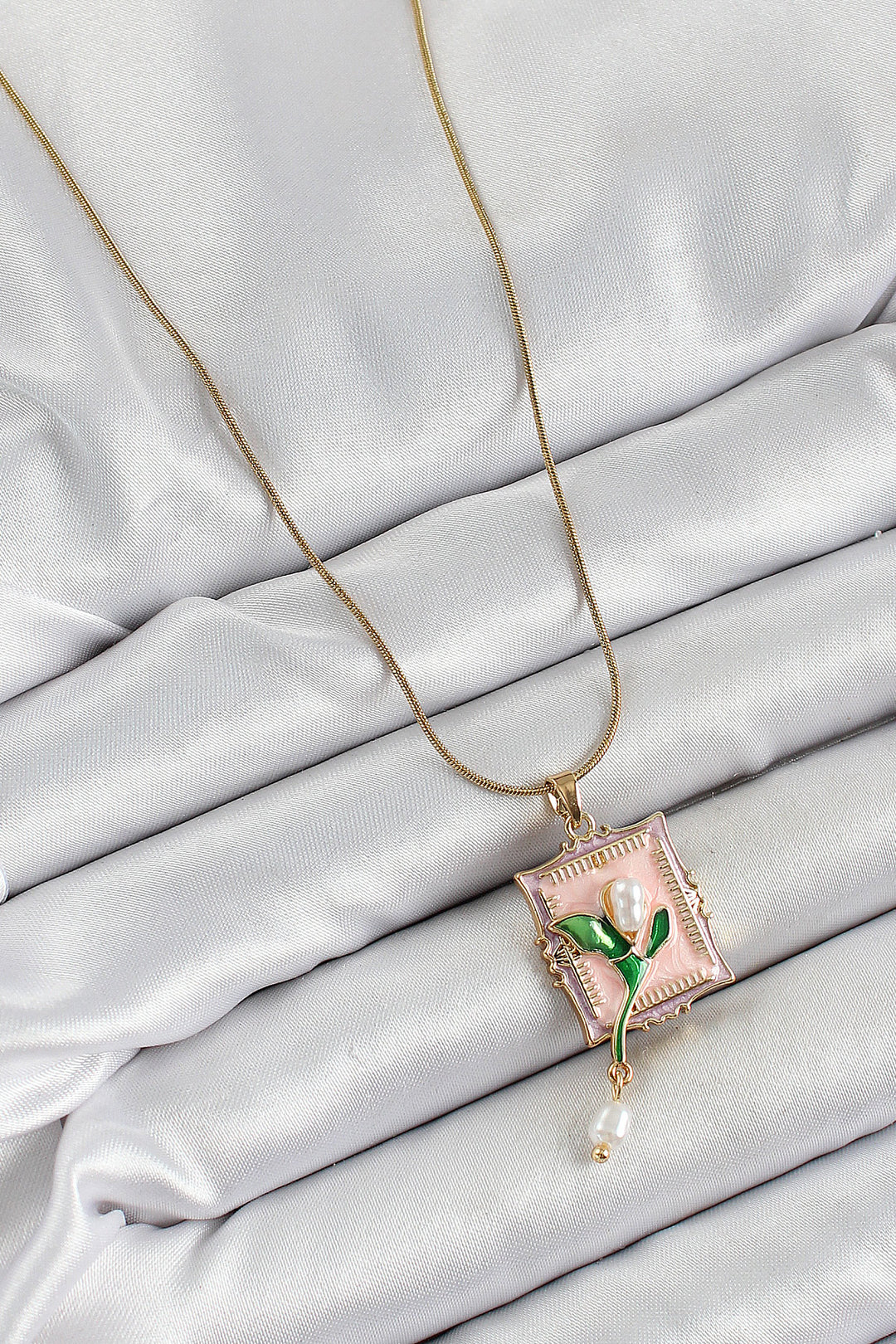 EBJ 316L Steel Chain Pink Artistic Portrait Swinging Pearl Detailed Tulip Model Gold Color Women's Necklace - Willenhall