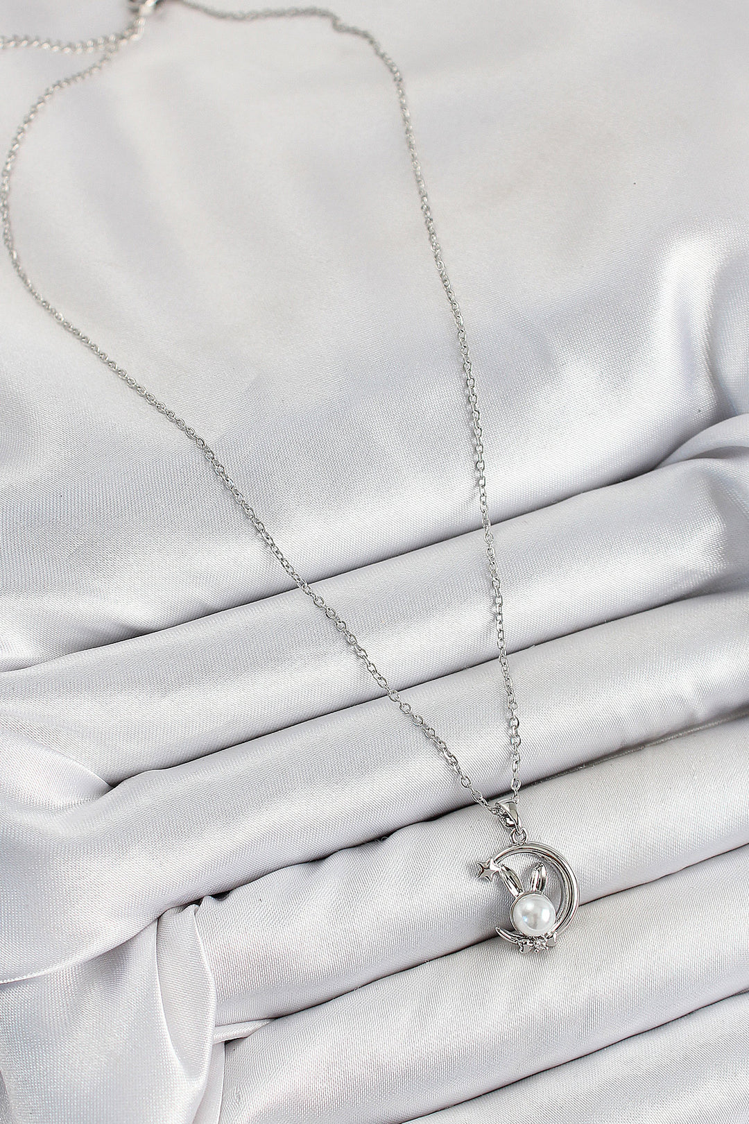 EBJ 316L Stainless Steel Pearl Detailed Crescent Rabbit Model Silver Color Women's Necklace - Zwolle