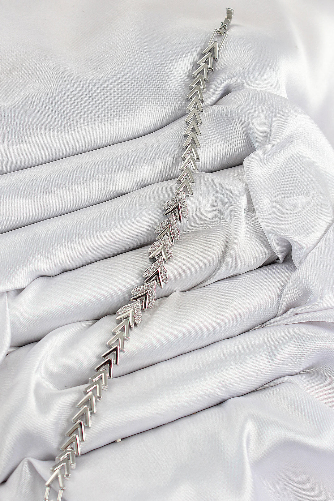 EBJ Rice Zircon Stone Lined Arrow Model Silver Color Women's Bracelet - Sheffield