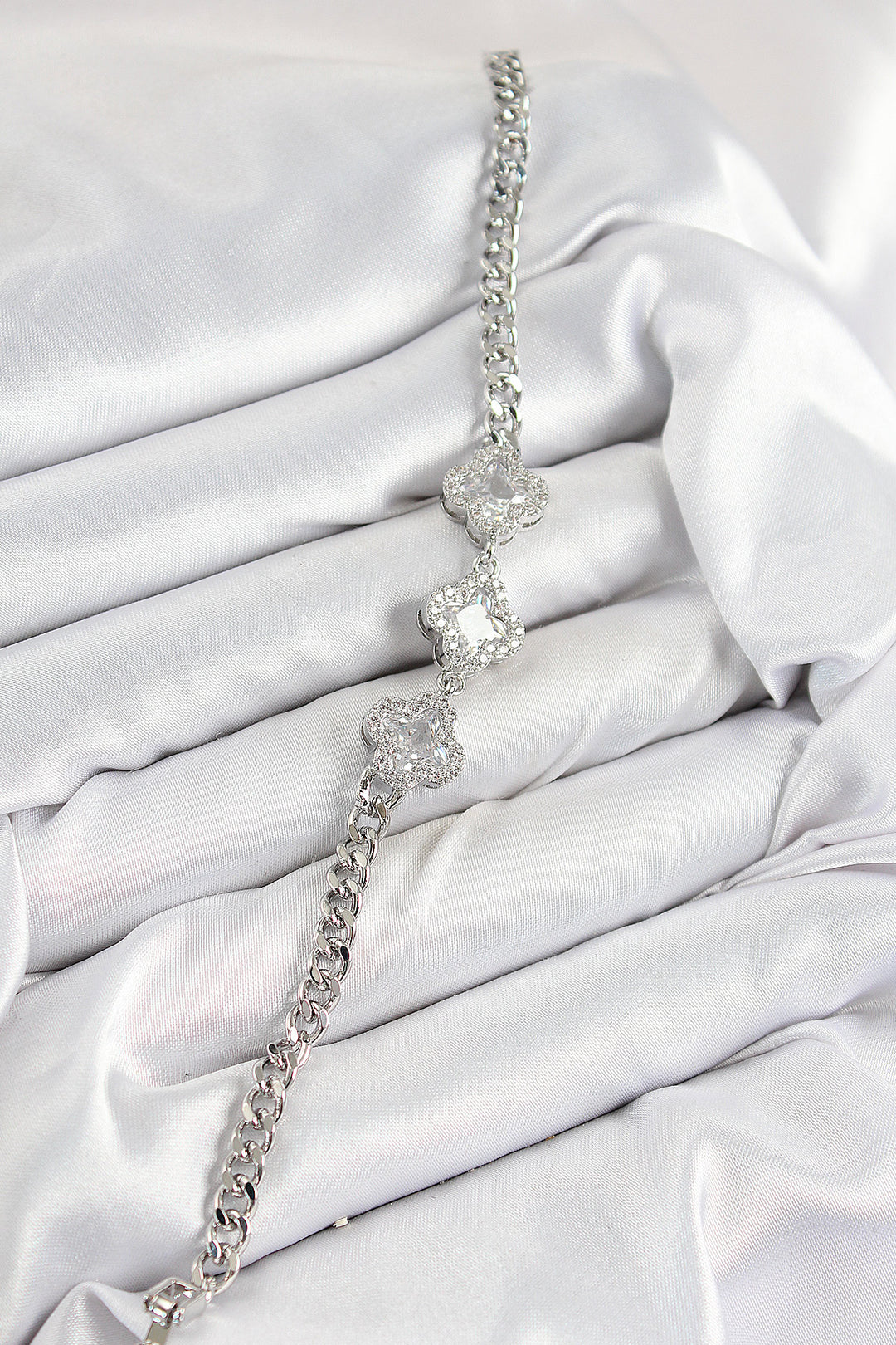 EBJ Rice Zircon Stone Clover Model Silver Color Women's Bracelet - Lorain