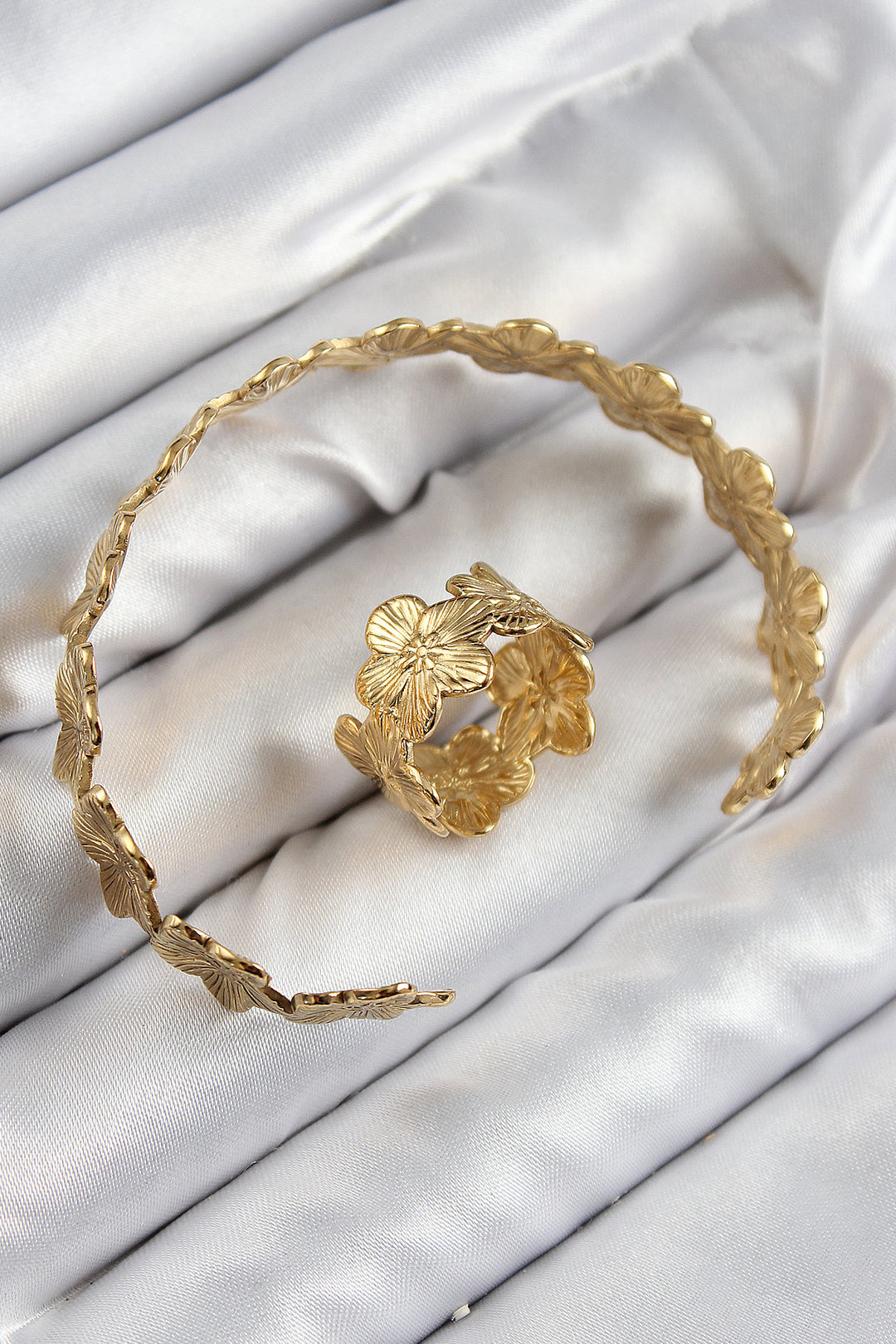 EBJ Rice Flower Pattern Gold Color Bracelet Ring Set - Viersen