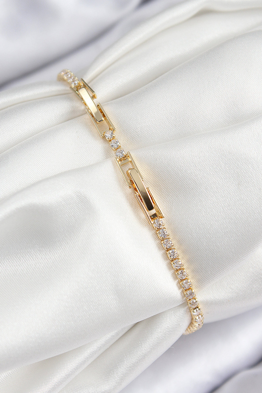EBJ Rice Zircon Stone Infinity Heart Model Gold Color Women's Bracelet - St. Johns