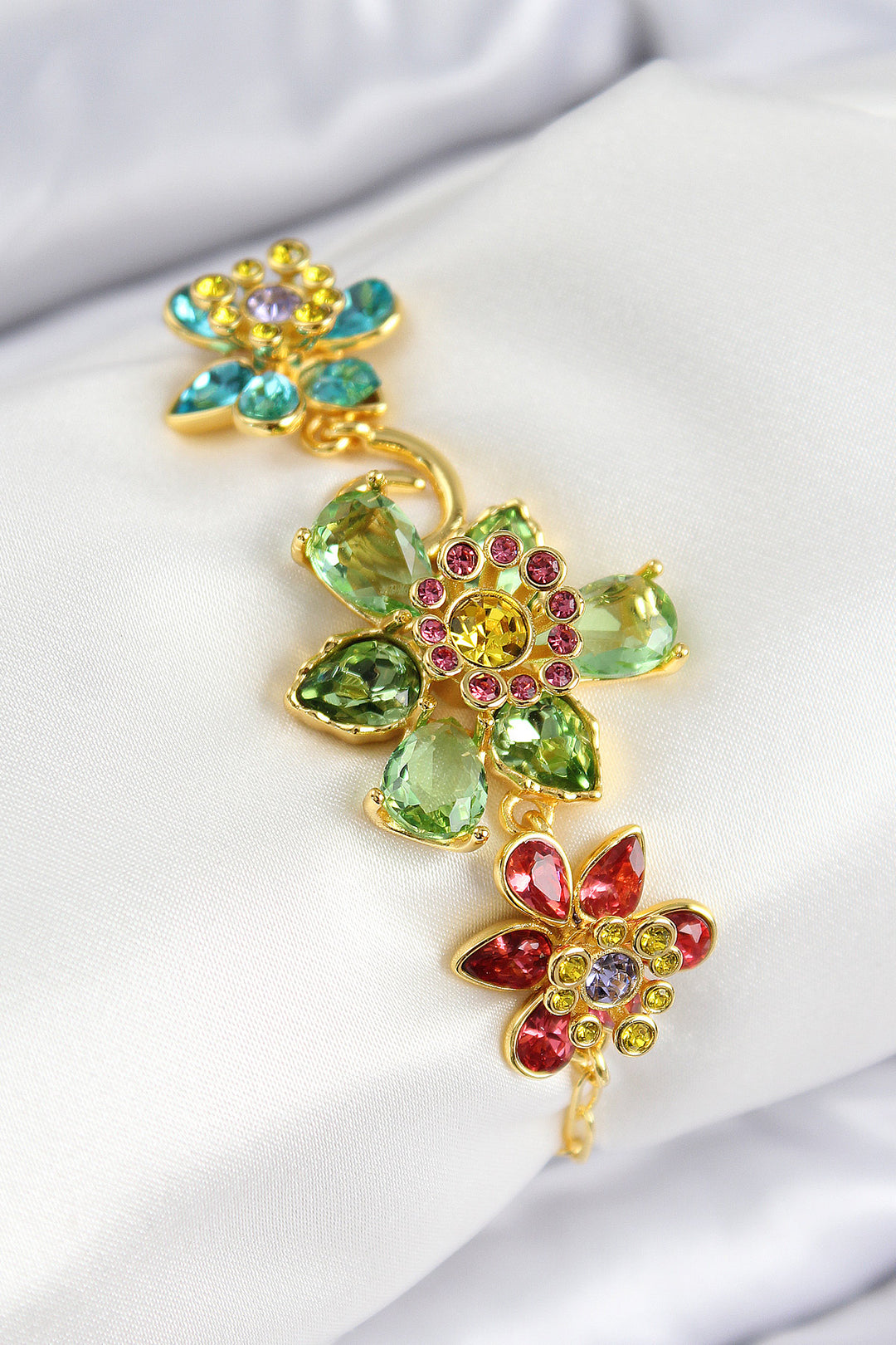 EBJ VIP Gold Color Women's Bracelet with Rice Zircon Stone Flower Design - Palmerston North