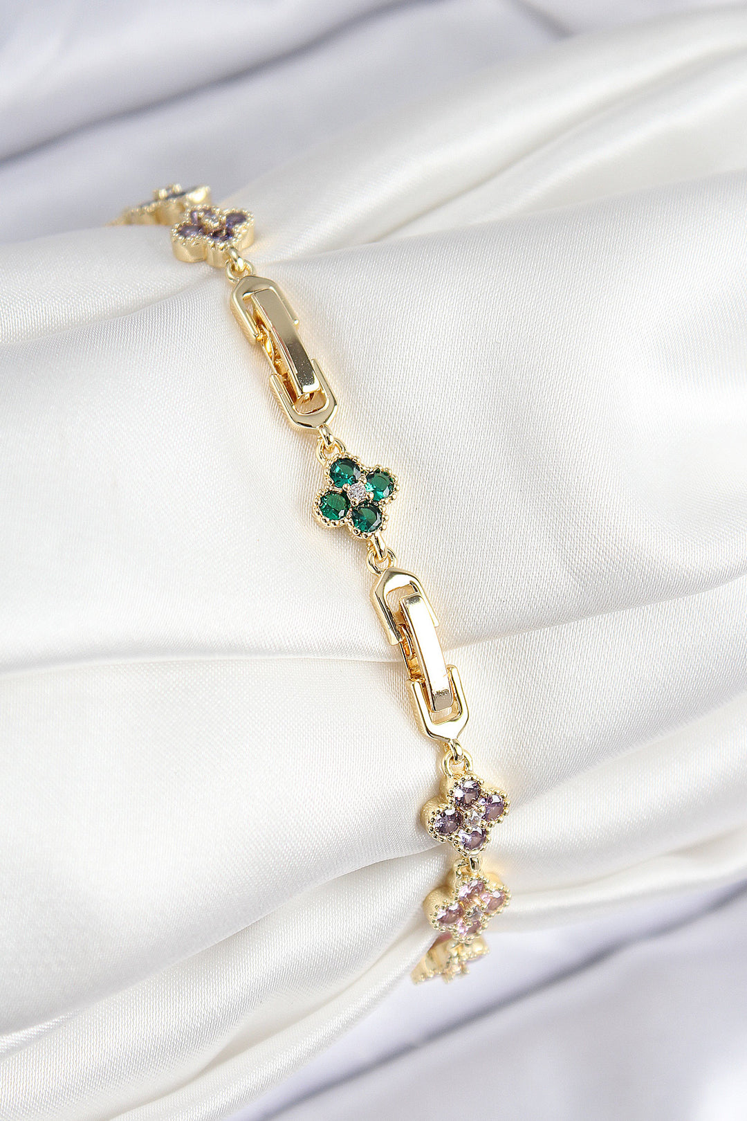 EBJ VIP Gold Color Clover Model Women's Bracelet with Zircon Stone - Mestre