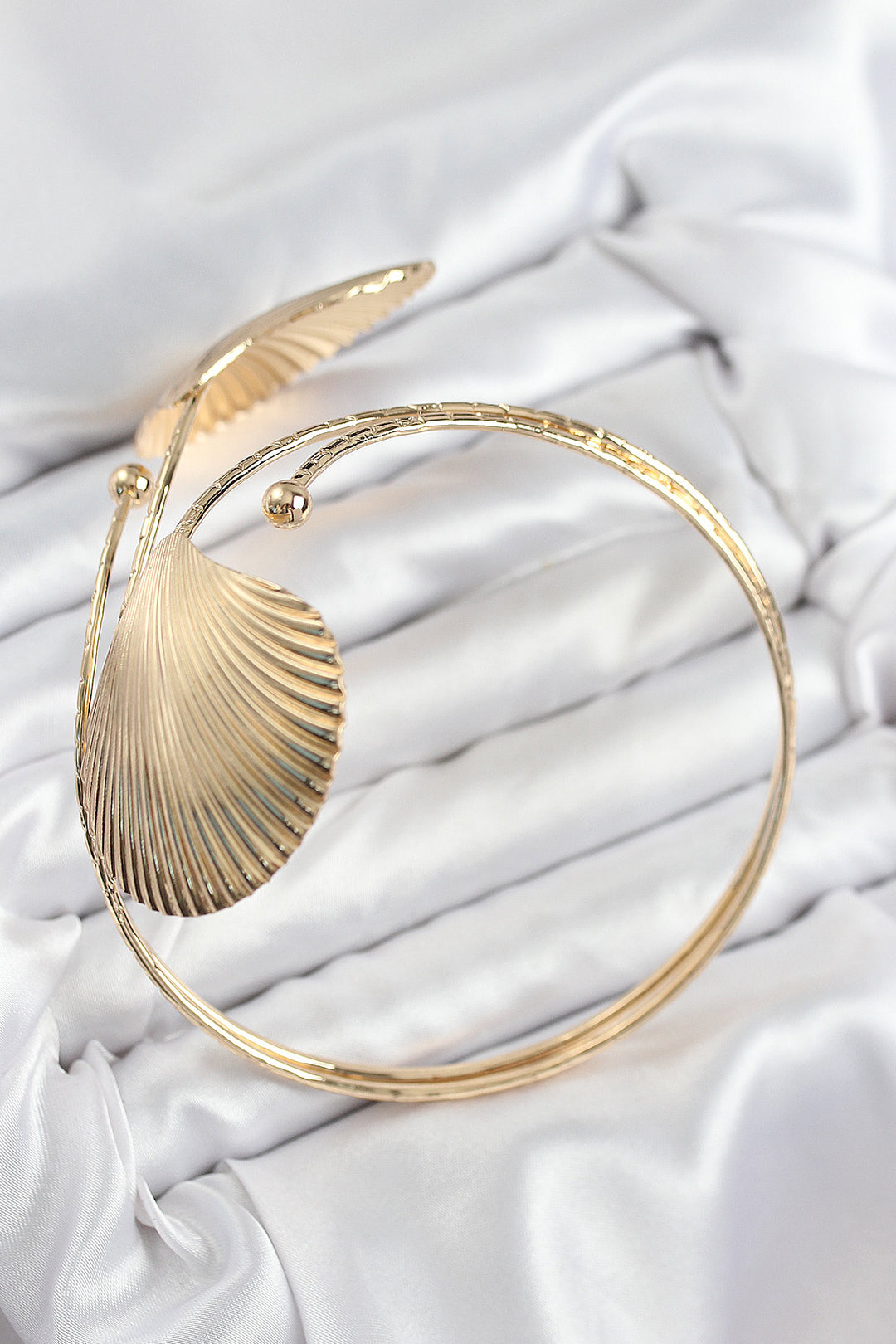 EBJ Rice Oyster Model Gold Color Women's Arm Bracelet - Golden Glades