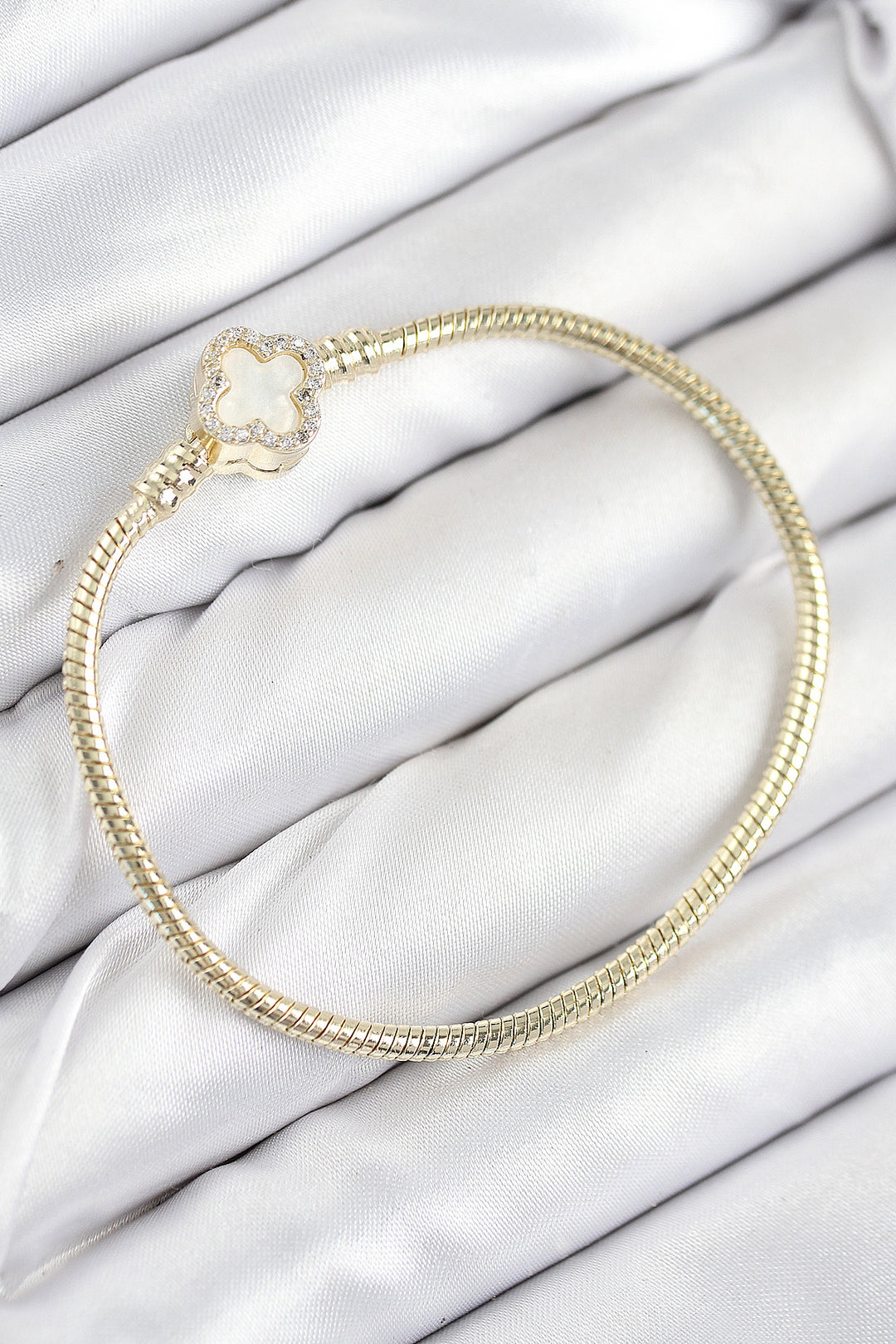EBJ Rice Charm Clover Model Gold Color Women's Bracelet with Zircon Stone - Gladstone