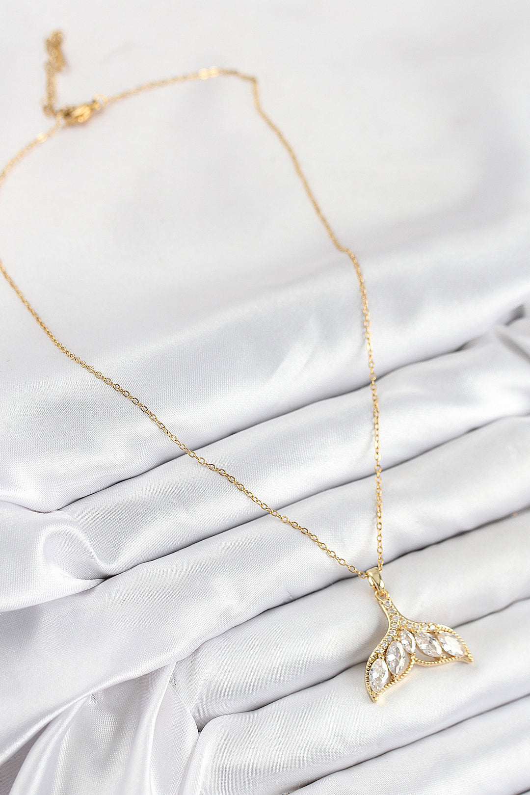 EBJ 316L Stainless Steel Fish Tail Model Necklace with Zircon Stone in Gold Color for Women - Almada