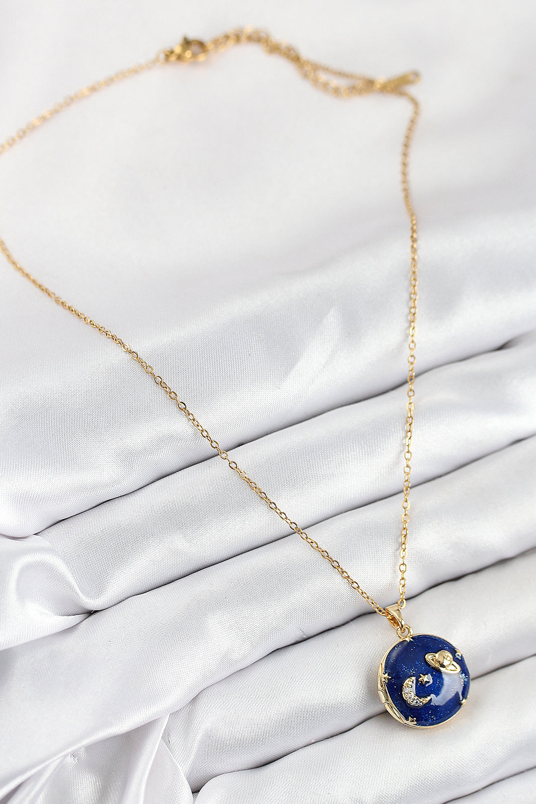 EBJ 316L Stainless Steel Planet Model Necklace with Zircon Stone and Adjustable Cover in Gold Color for Women - Tecámac