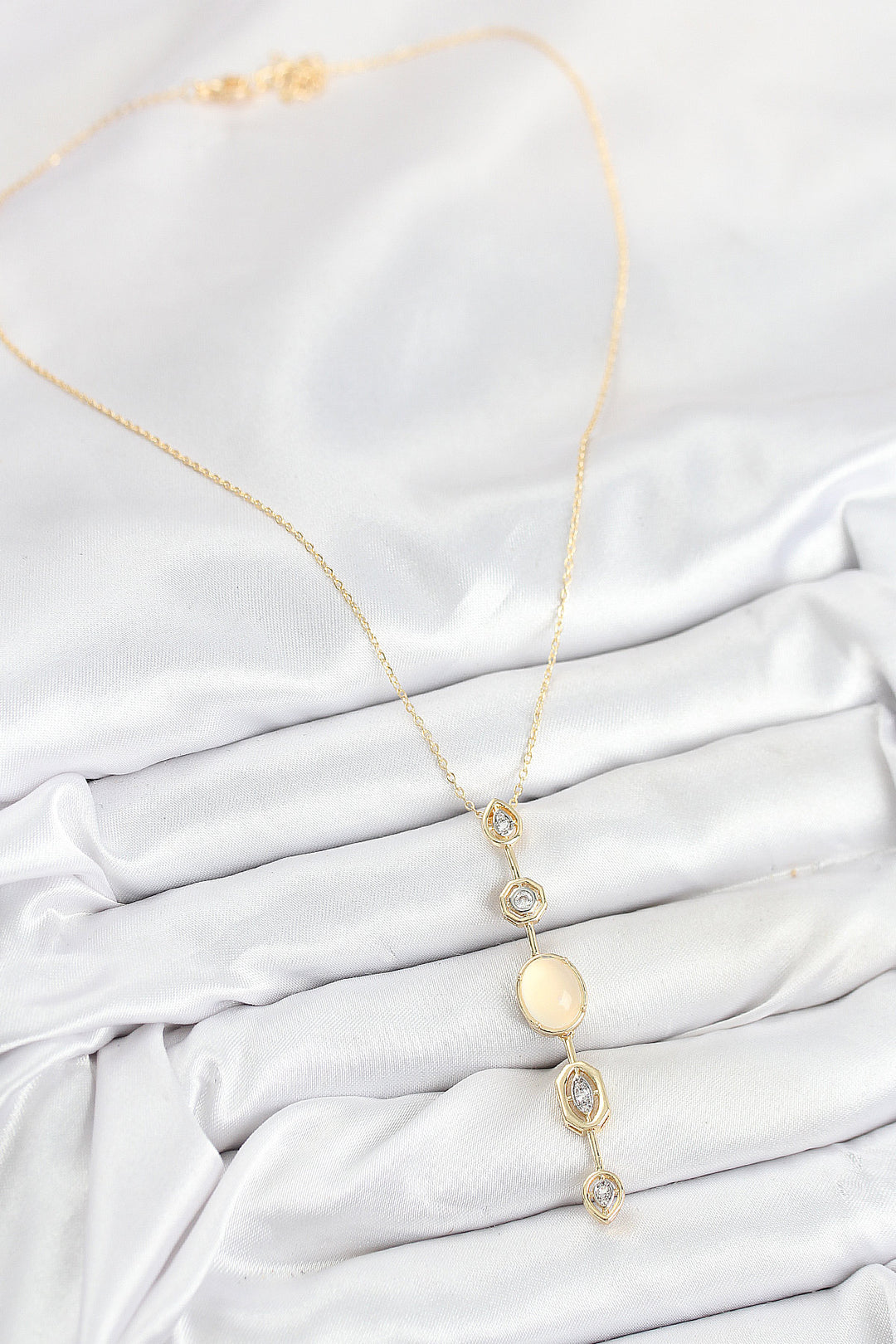 EBJ Rice Chain Yellow Gold Color Zircon Stone Y Necklace - León de los Aldama