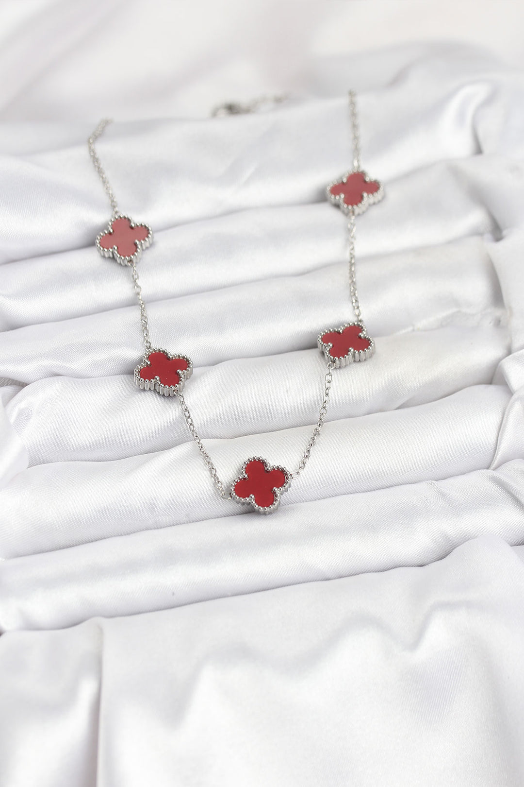 EBJ 316L Çelik Zincir Gümüş Renk Bordo Renk Yonca Kadın Kolye - Braşov