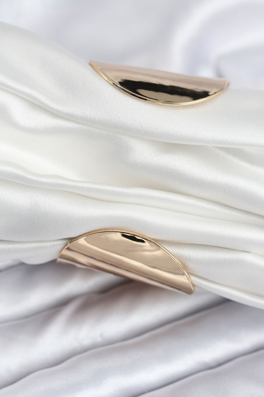 EBJ Pirinç Gold Renk Kıvrımlı Yarım Kelepçe Bileklik - Marcq-en-Baroeul