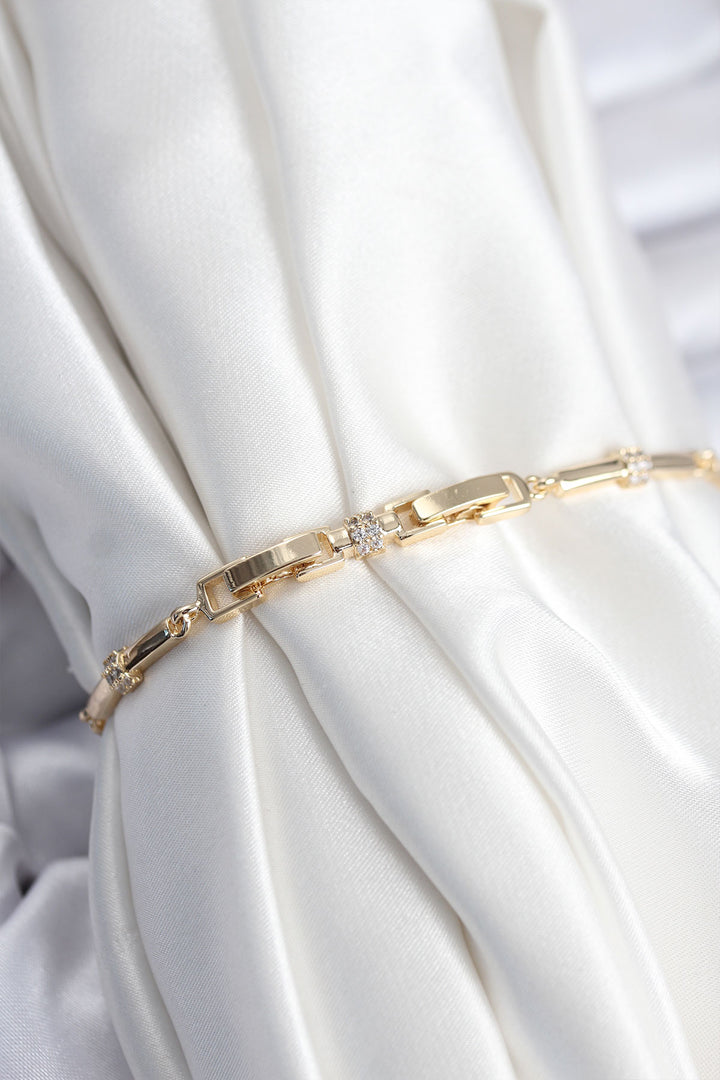 EBJ Pirinç VIP Seri Gold Renk Parçalı Model Zirkon Taşlı Kadın Bileklik - Providence