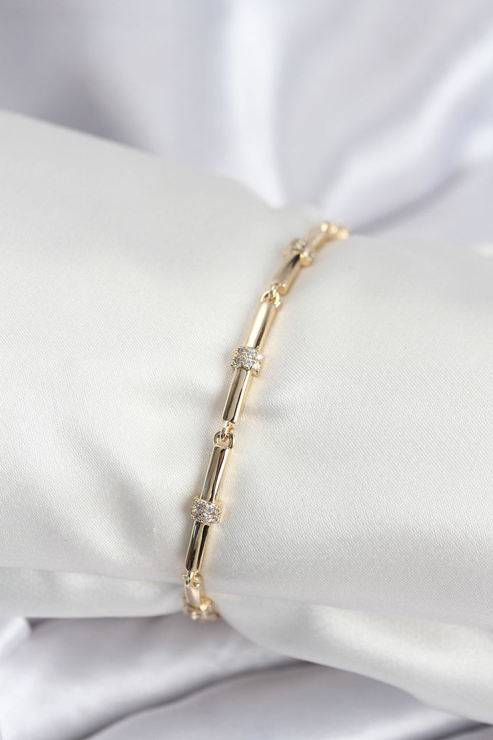 EBJ Pirinç VIP Seri Gold Renk Parçalı Model Zirkon Taşlı Kadın Bileklik - Providence