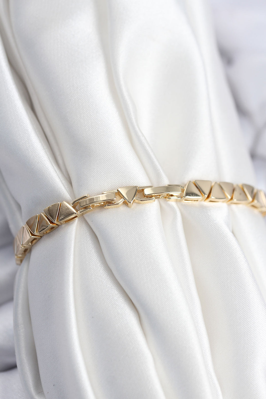 EBJ Rice VIP Series Gold Color Sequined Triangle Pattern Women's Bracelet - Maladzyechna