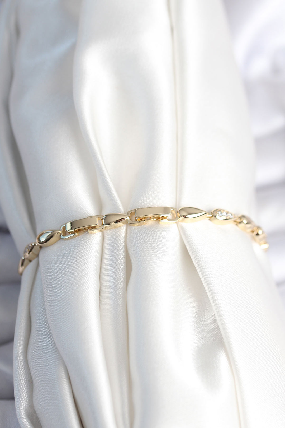 EBJ Gold Color Rice Grain Model Women's Bracelet - Castelo Branco