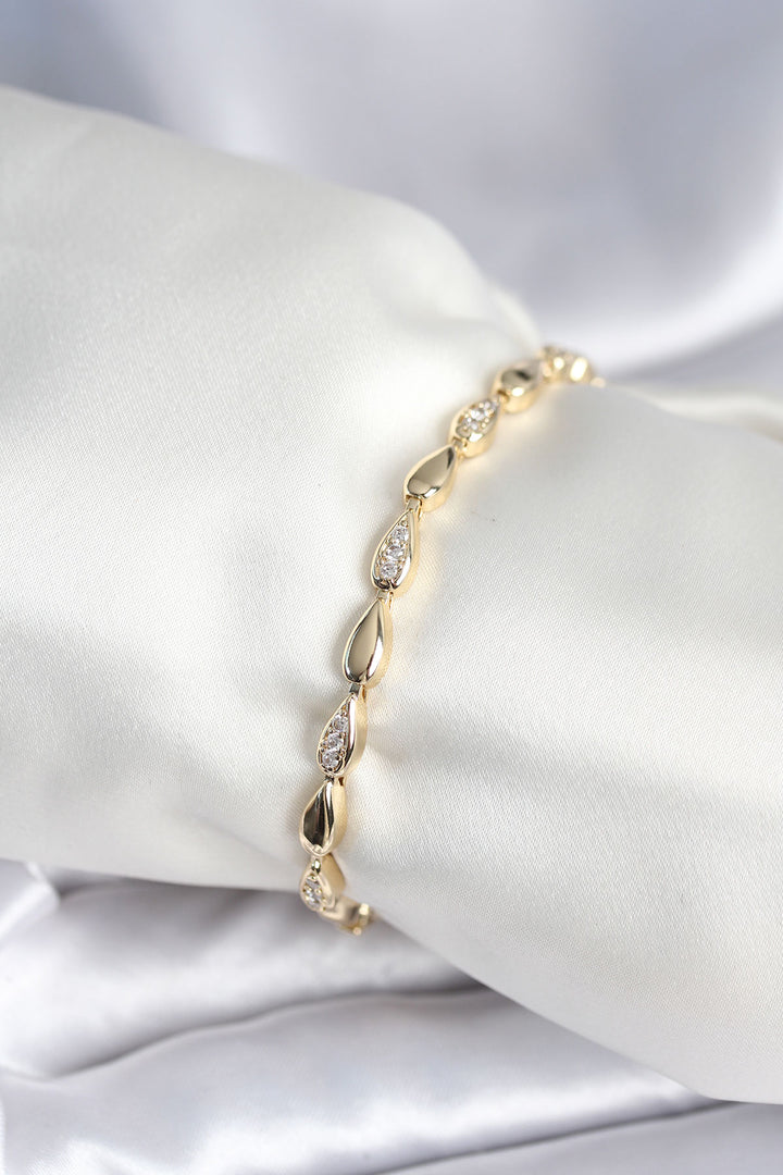 EBJ Gold Color Rice Grain Model Women's Bracelet - Castelo Branco