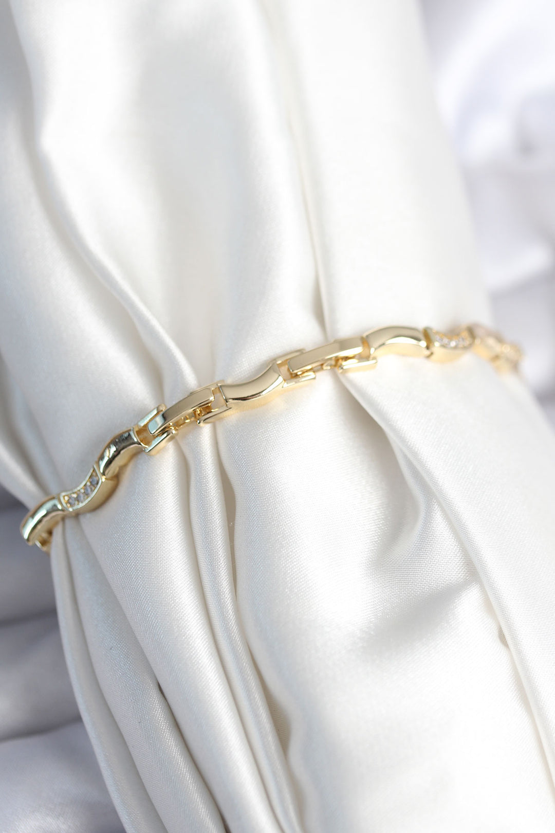 EBJ Rice Gold Color Wavy Pattern Women's Bracelet - Aigáleo