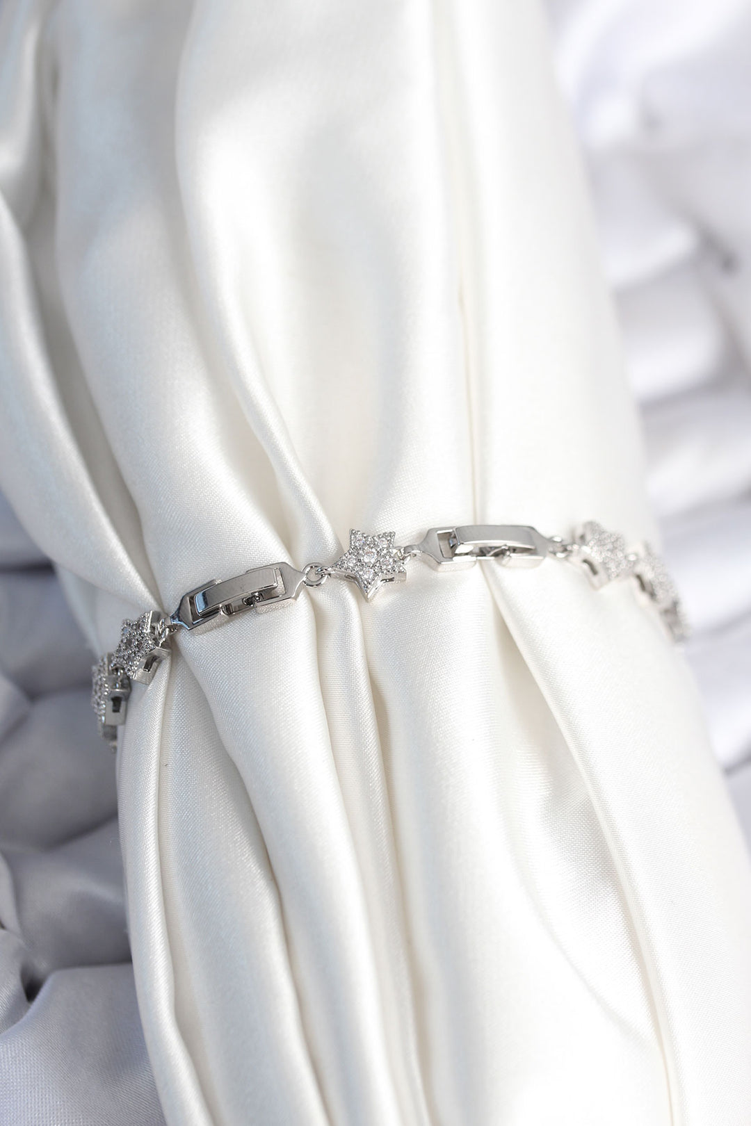 EBJ Pirinç Gümüş Renk Yıldız Model Kadın Bileklik - Navapolatsk