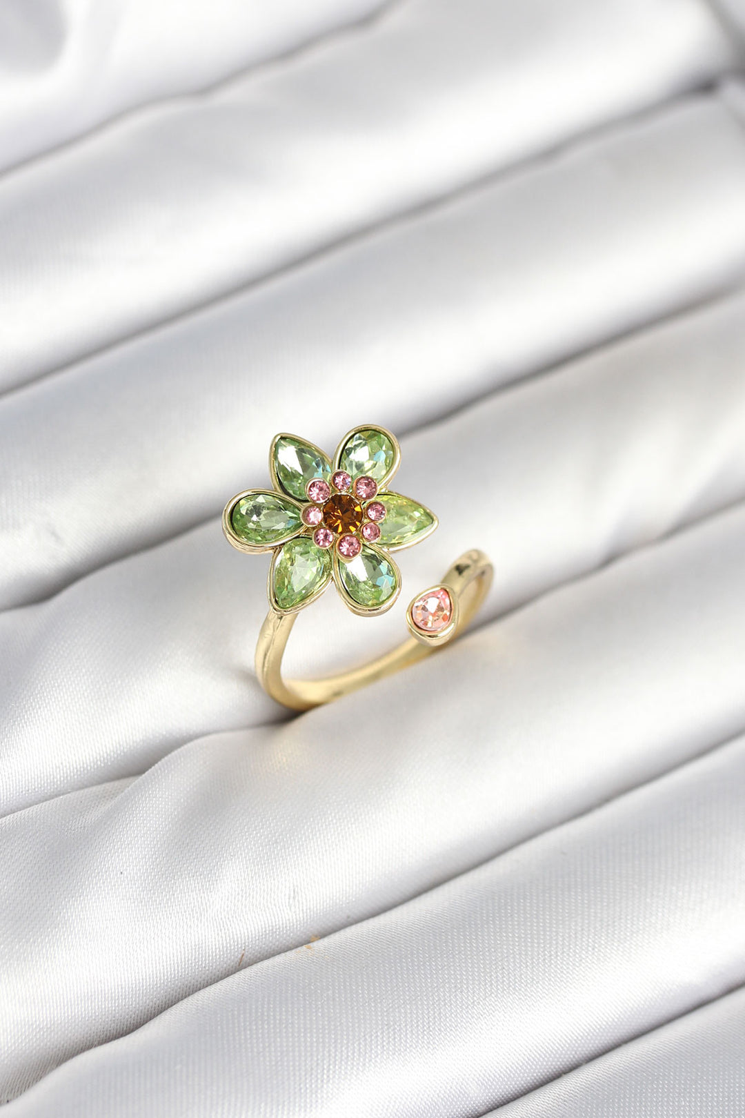 EBJ Flower Pattern Green Rice Gold Color Ring - Highland