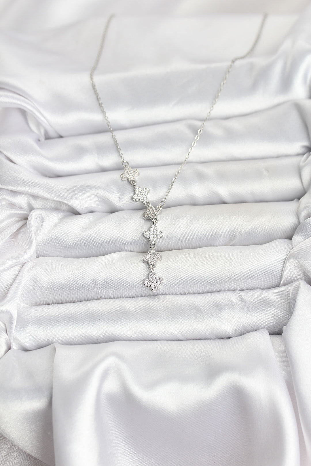 EBJ 316L Çelik Zincir Gümüş Renk Yonca Model Kadın Kolye - Huntington Park